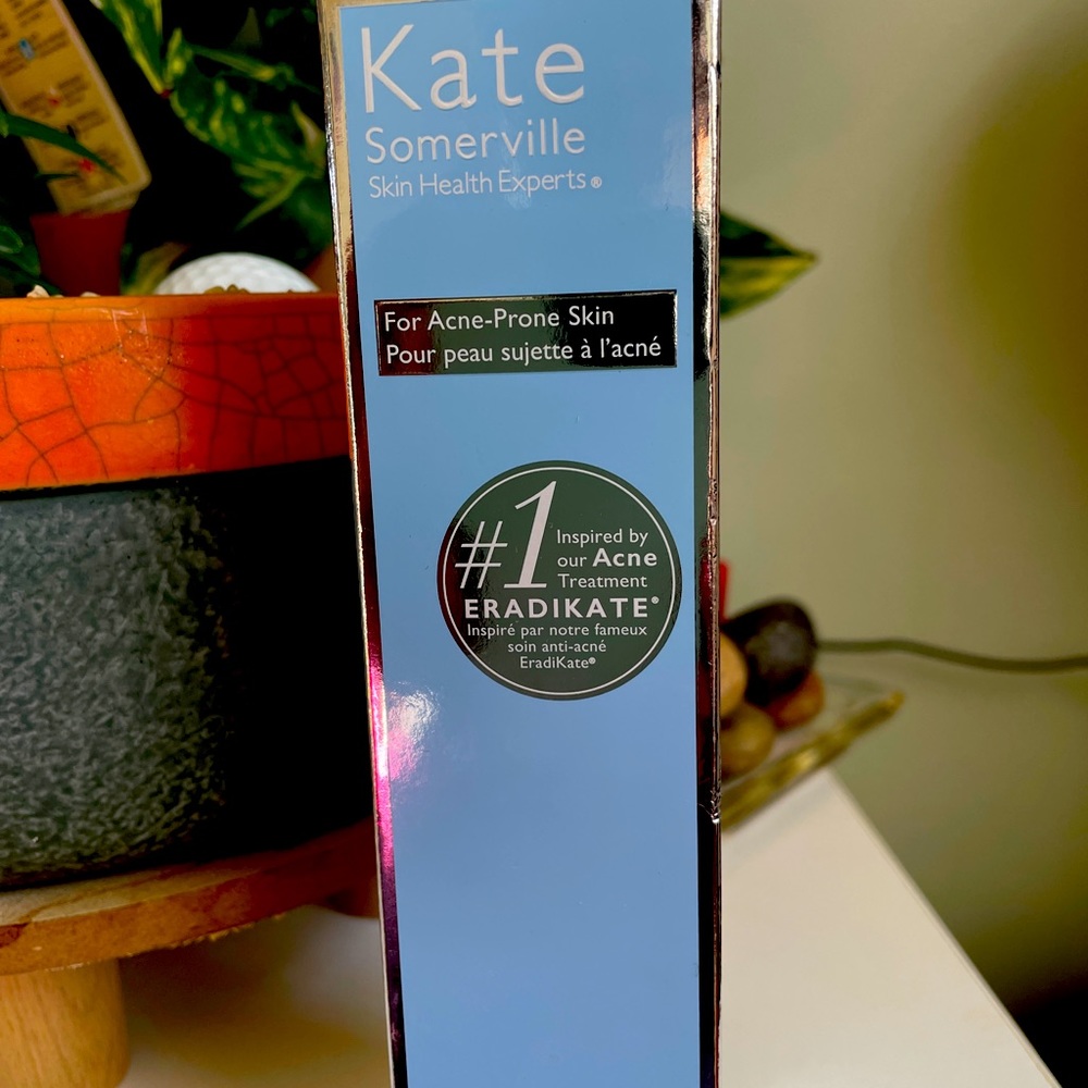 ERADIKATE® DAILY FOAMING CLEANSER